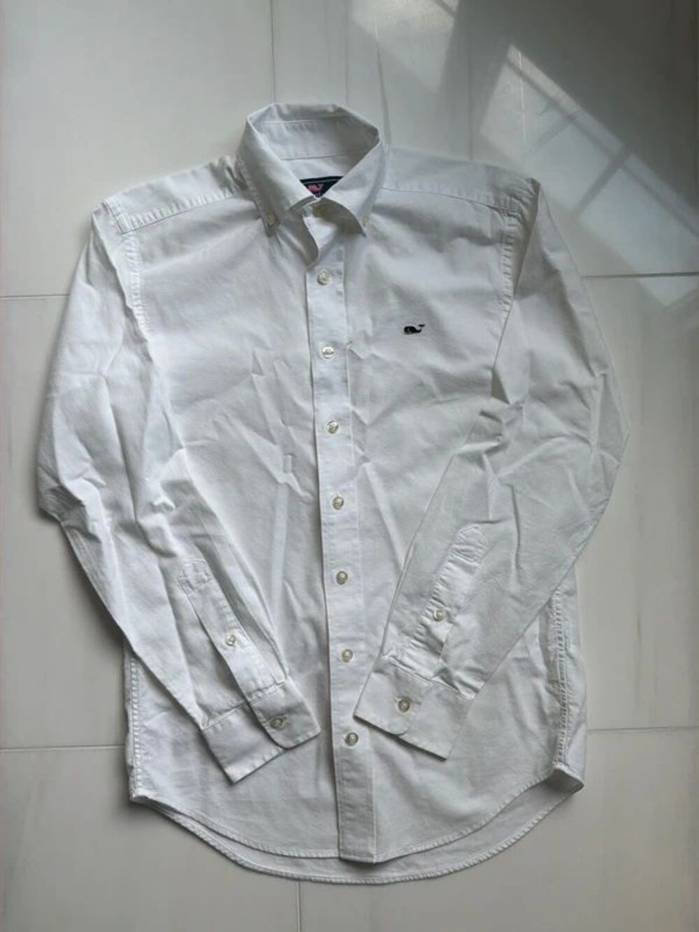 Vineyard Vines Men’s white button down long sleeve whale shirt size XS